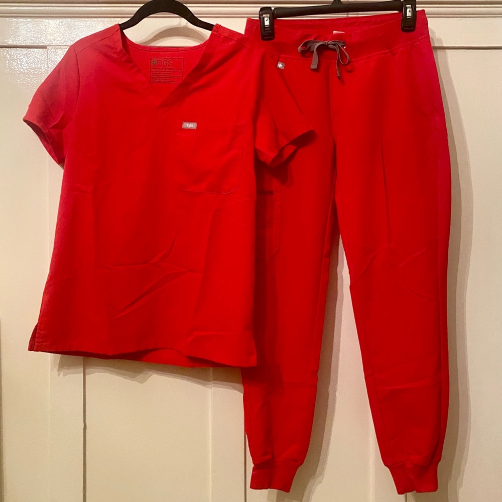 FIGS Pop Red Scrub Set